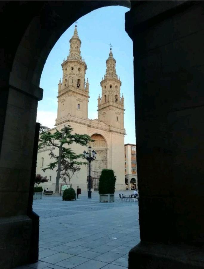 Appartamento Gonzalo De Berceo 15 Logroño Esterno foto